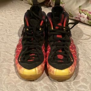 Foam posits sneakers they are used but still in good condition.